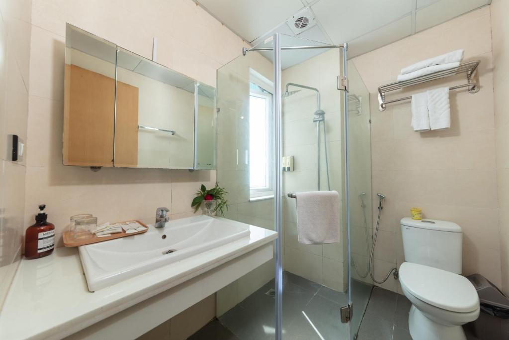 Golden Sunshine Villa Hotel and Travel - 11