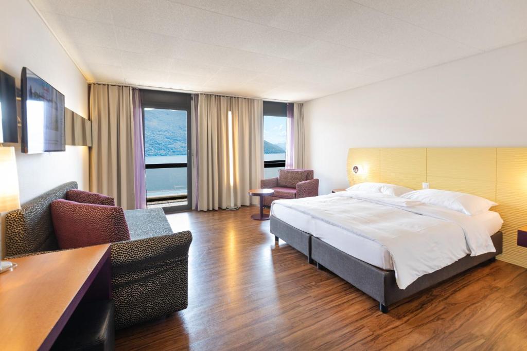 Postel nebo postele na pokoji v ubytování Parkhotel Brenscino Brissago