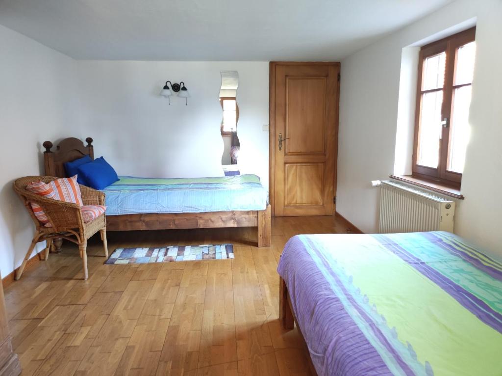 En eller flere senge i et værelse på Petite maison alsacienne dans un village au calme