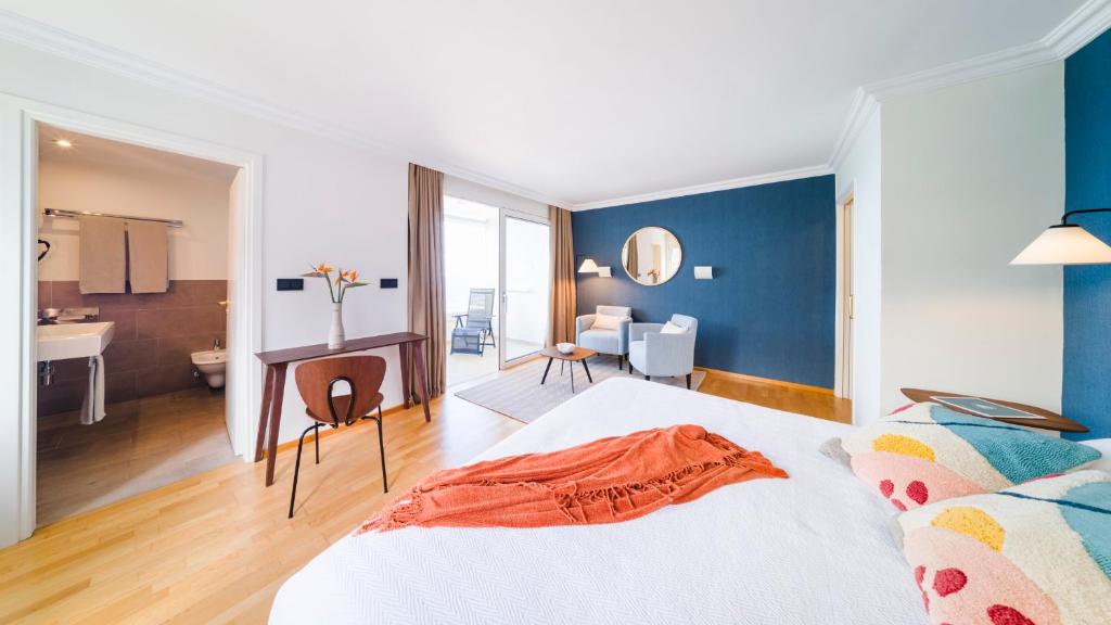 Postel nebo postele na pokoji v ubytování OCEANO Health Spa Hotel