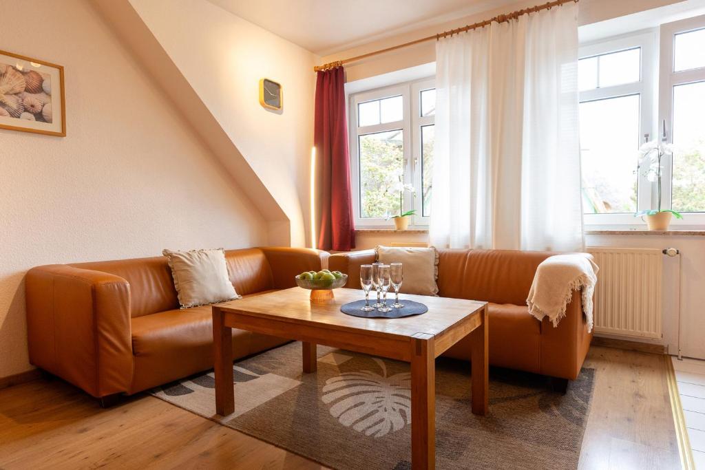 a living room with a couch and a table at ST4-09 - Ferienwohnung in Dorum-Neufeld