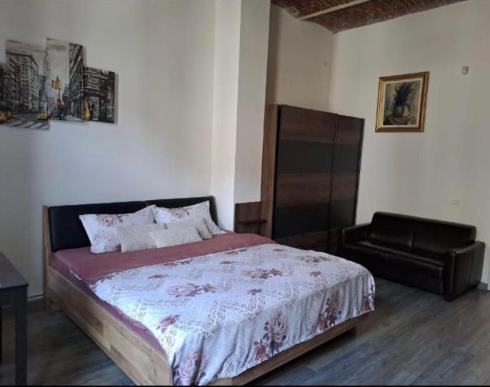 Postel nebo postele na pokoji v ubytování Bistro Centru Vechi Craiova