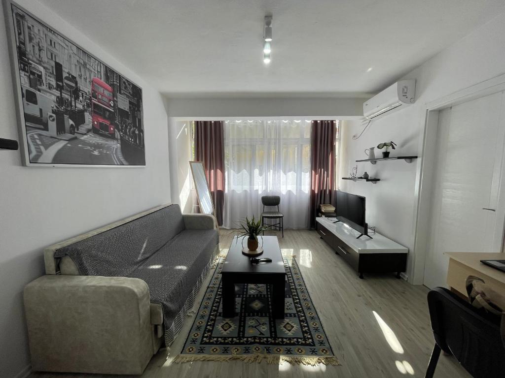 Downtown Boulevard enchanting apartment! - Image 2