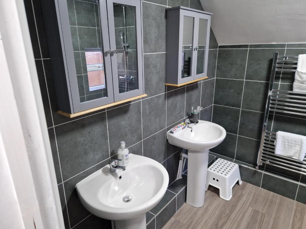 Birtley's Amethyst, 3 bedroom Apt ,sleeps 6 Guest - Two-Bedroom Apartment