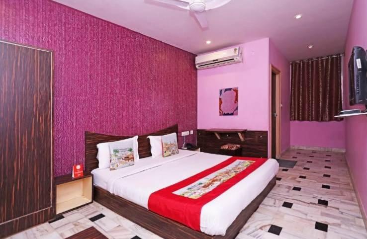 Postel nebo postele na pokoji v ubytování HOTEL HAYAT RESIDENCY