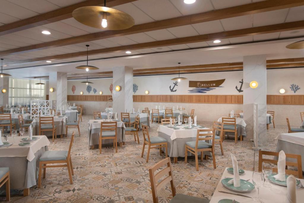 Restaurace v ubytování Serenade Punta Cana Beach & Spa Resort