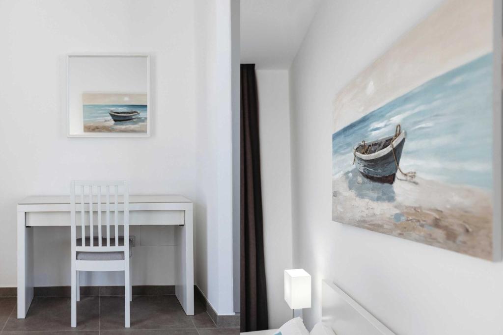Fotografie z fotogalerie ubytování Modern Los Mojones Villa 3 Bedrooms All En-Suite Villa Berniente Great Sea Views Puerto Del Carmen v destinaci Puerto del Carmen