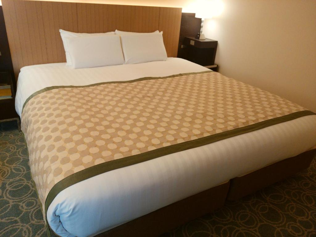 Postel nebo postele na pokoji v ubytování JR Hotel Clement Tokushima