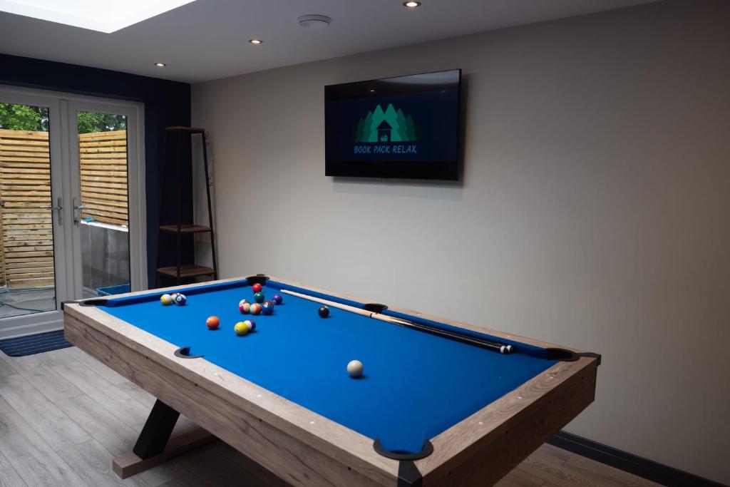 Biliár nebo kulečník v ubytování Bowness - 3 Bed - Hot Tub House