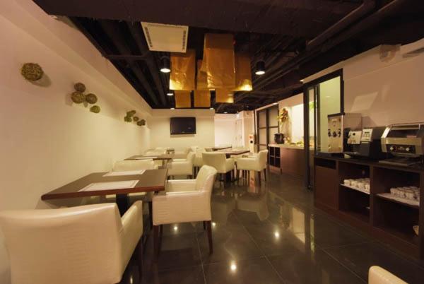 a restaurant with white chairs and a dining room at Lio Hotel - Taipei Main Station in Taipei