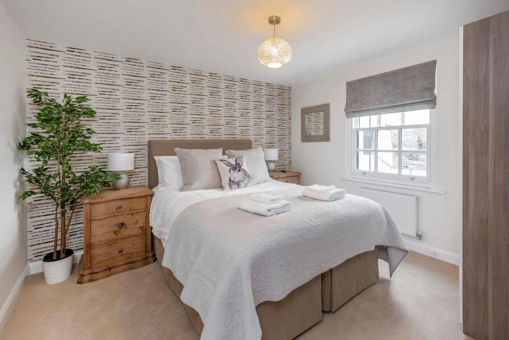 a bedroom with a large bed and a window at Fantastic 3-bed house with parking in Bath