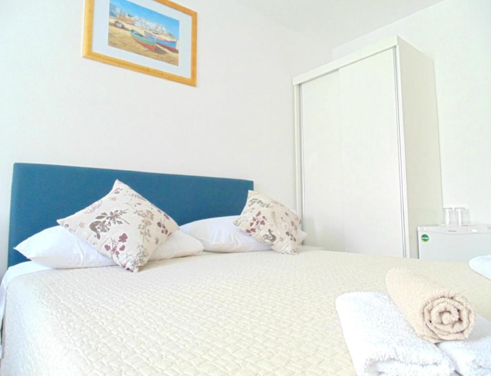 Posteľ alebo postele v izbe v ubytovaní Peruzovic Rooms 1