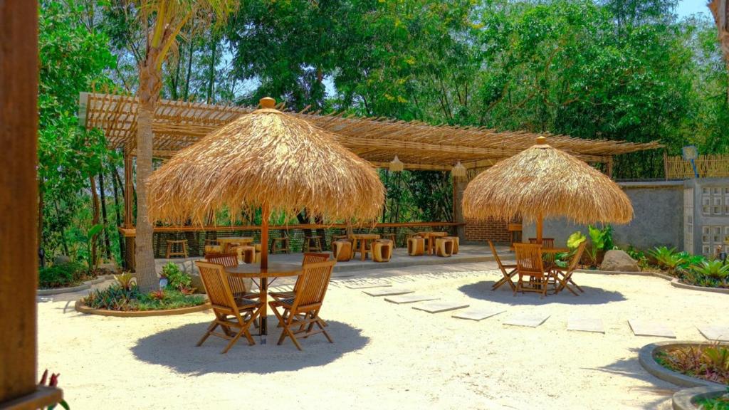 Een tuin van Point of View Hotel & Resort Majalengka