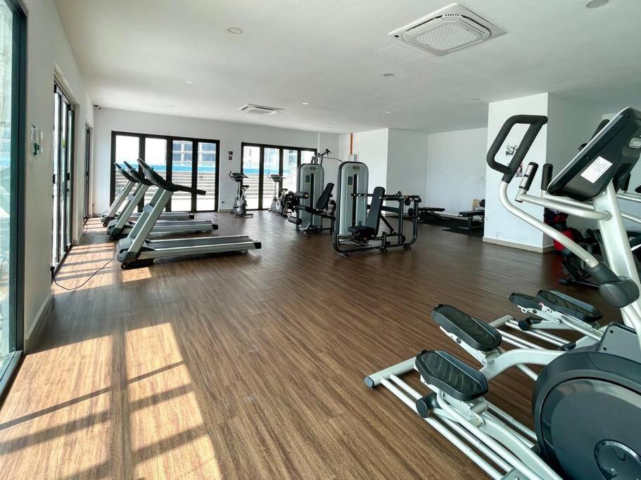 Fitness centrum a/nebo fitness zařízení v ubytování Classy Lakeview Walking to Legoland 2B2B