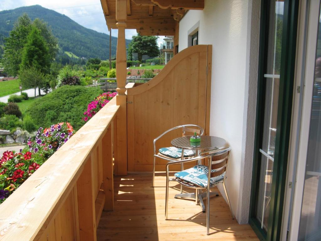Výhľad na hory alebo výhľad na hory priamo z of the bed and breakfast