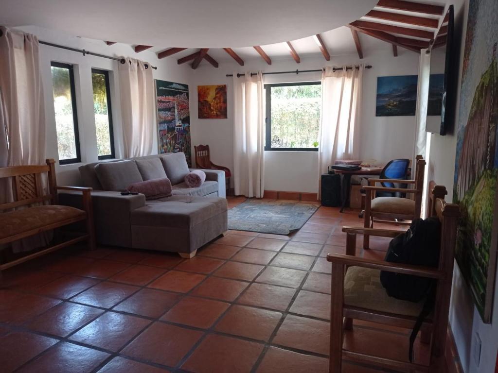 Finca Visionaria Con Jacuzzi Magico - 共用浴室的家庭房