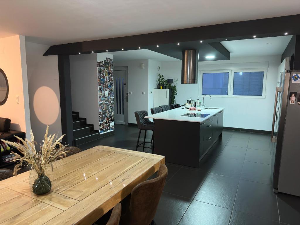 Kuchyň nebo kuchyňský kout v ubytování B&B Chez l'habitant Chambre Privative Sur La Route Des Vins Tv Parking box vélo