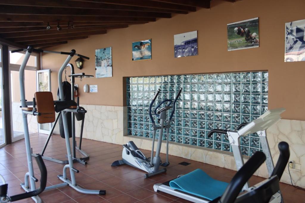Fitness centrum a/nebo fitness zařízení v ubytování Villa de lujo que mira al mar