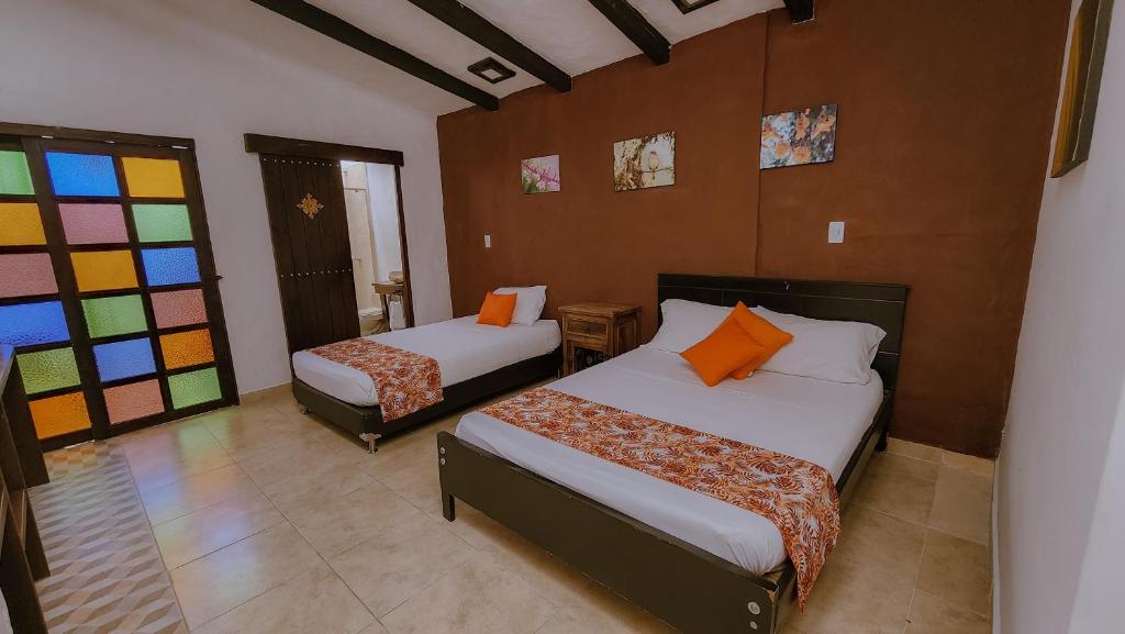 Postel nebo postele na pokoji v ubytování Tuki Hostel & Lounge