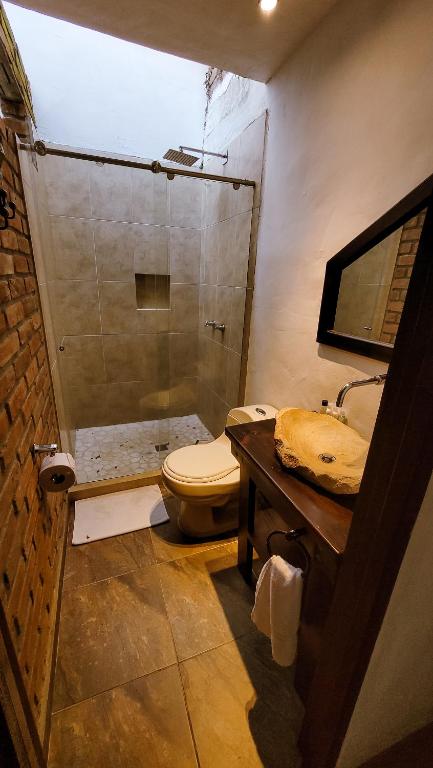 Koupelna v ubytování Tuki Hostel & Lounge