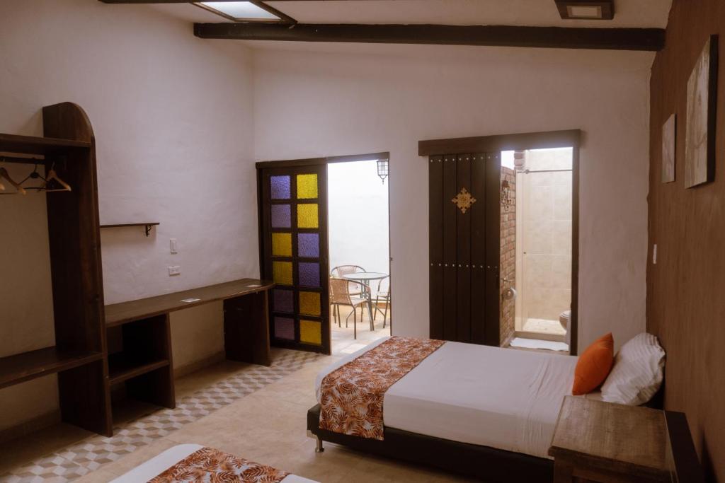 Postel nebo postele na pokoji v ubytování Tuki Hostel & Lounge