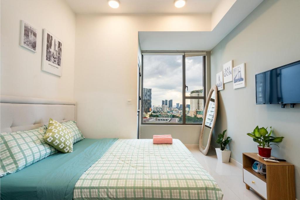 Ліжко або ліжка в номері Studio Rivergate , Central Apartment with Poolfree 002