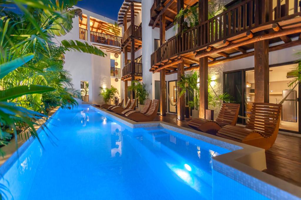 Bazén v ubytování Aparthotel Onda Maya - Adults Only nebo v jeho okolí
