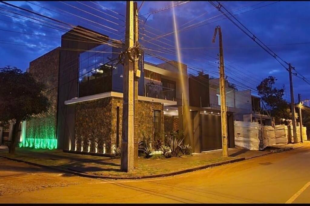 Budova, kde se vila nachází