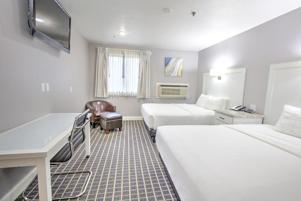 Berlin Resort - Queen Room With Two Queen Beds