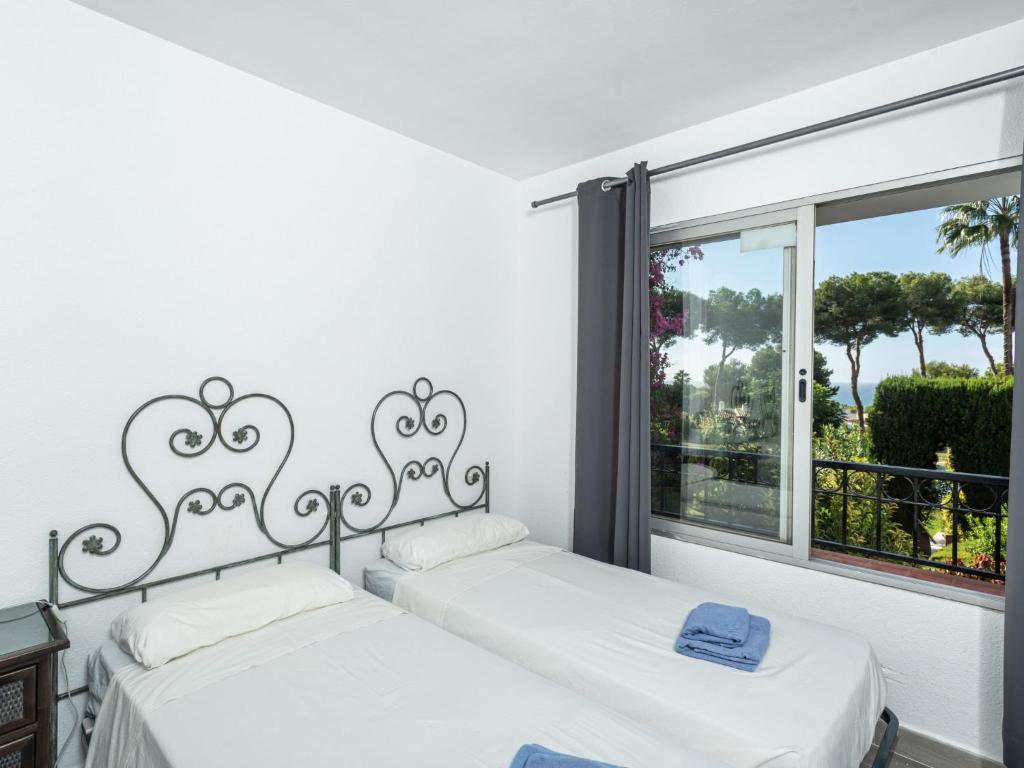 Posteľ alebo postele v izbe v ubytovaní Apartment Jardin de miraflores by Interhome