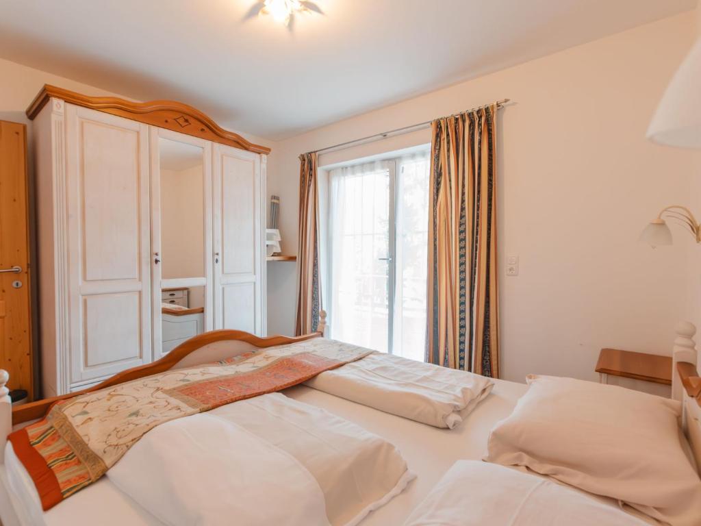 Posteľ alebo postele v izbe v ubytovaní Chalet Hochkrimml 2 by Interhome