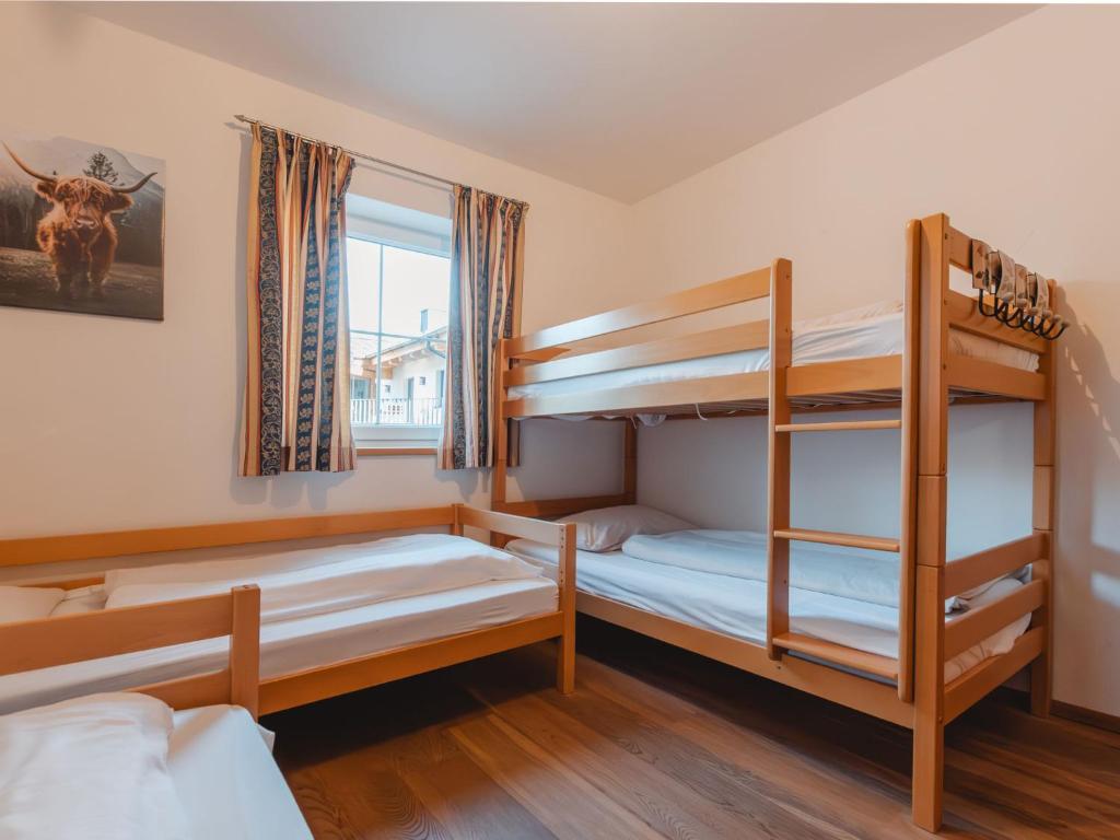 Posteľ alebo postele v izbe v ubytovaní Chalet Hochkrimml 2 by Interhome