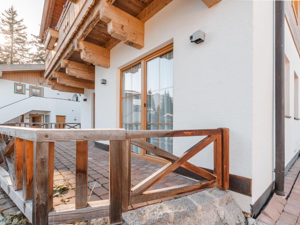 Balkón alebo terasa v ubytovaní Chalet Hochkrimml 2 by Interhome