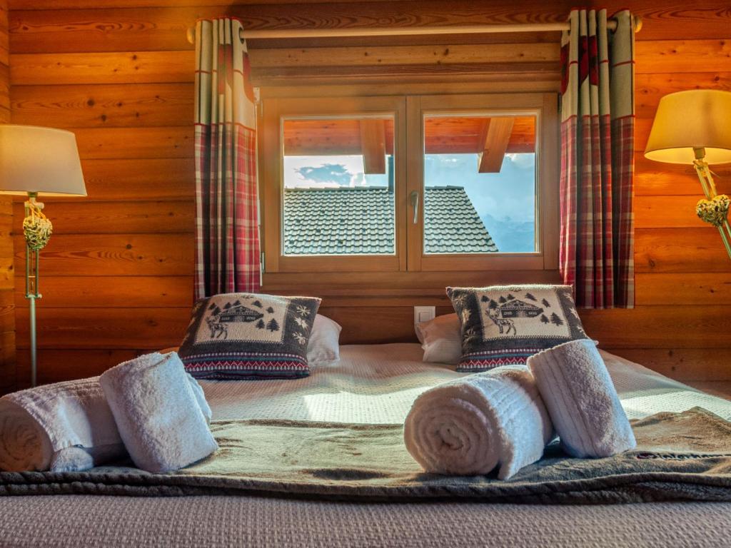 Postel nebo postele na pokoji v ubytování Chalet Sebas by Interhome