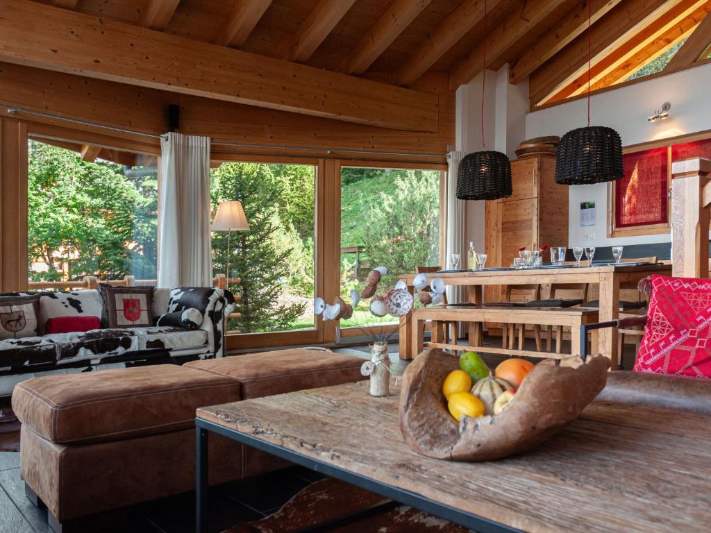 Posezení v ubytování Chalet Sebas by Interhome