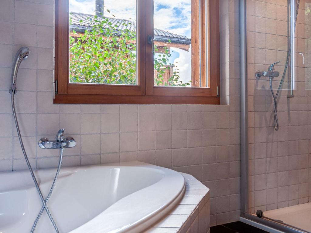 Koupelna v ubytování Chalet Sebas by Interhome