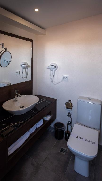 A bathroom at MAÇA OTEL