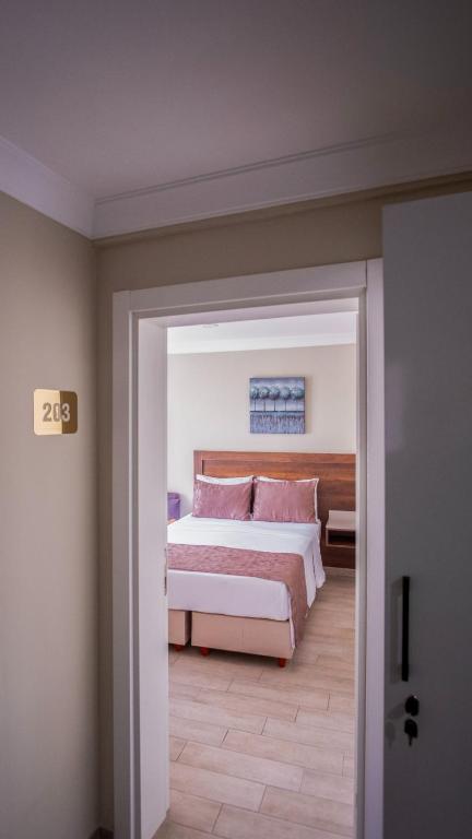 A bed or beds in a room at MAÇA OTEL