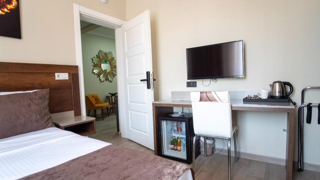A bed or beds in a room at MAÇA OTEL