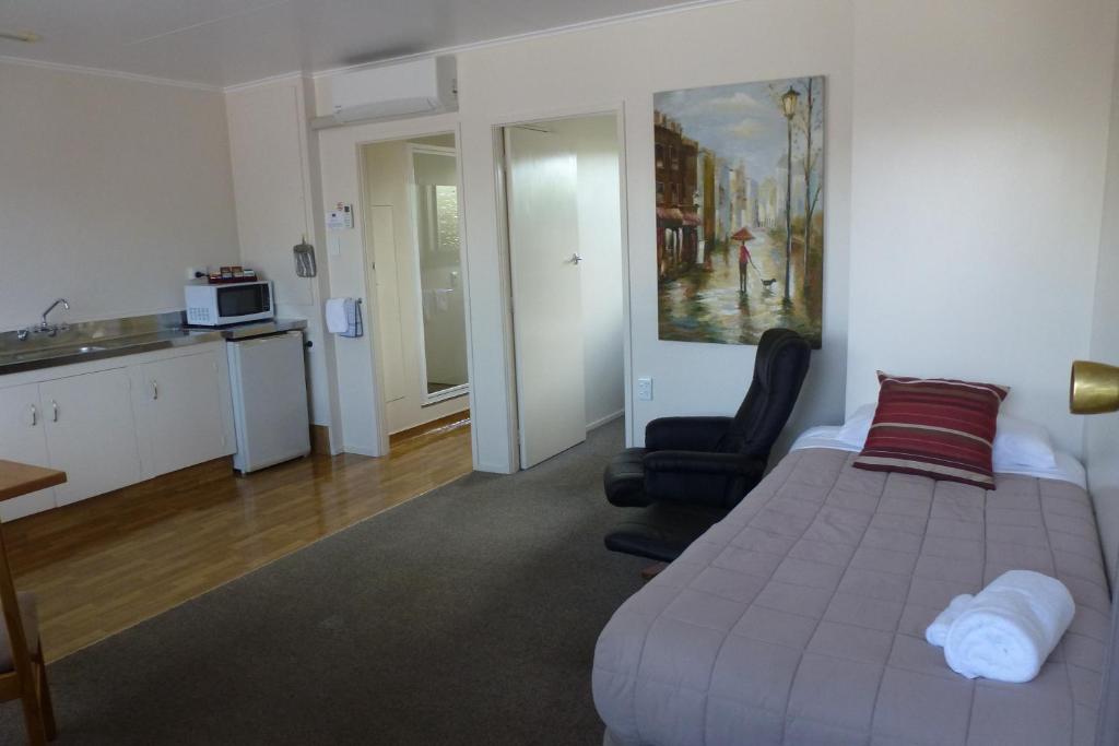 Postel nebo postele na pokoji v ubytování ASURE Adcroft Motel