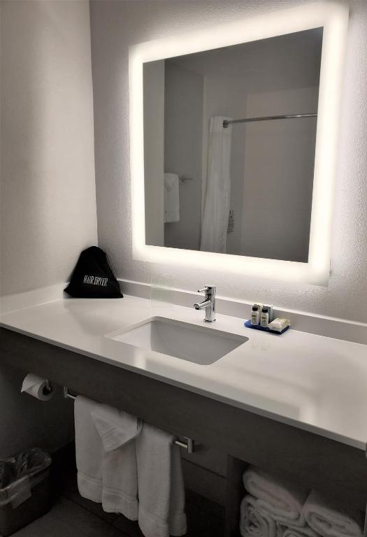 Holiday Inn Express & Suites San Antonio West Sea World Area, an IHG Hotel - Habitación Estándar King