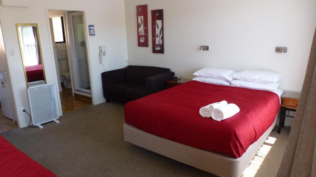 Postel nebo postele na pokoji v ubytování ASURE Adcroft Motel