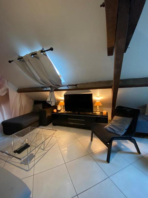studio cosy à 35 mn de Paris. - One-Bedroom Apartment
