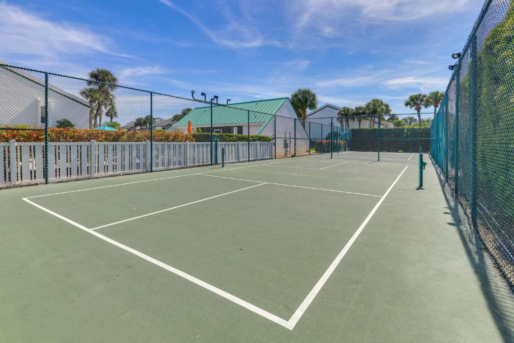 Hutchinson Island Beach Condo with Golf Course View!, Fort Pierce –  opdaterede priser for 2023