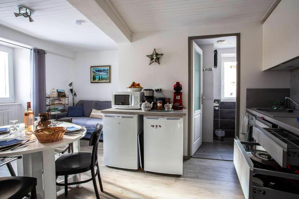 a kitchen and living room with a table and a couch at Appartement d&#39;une chambre avec vue sur la ville et wifi a Embrun in Embrun
