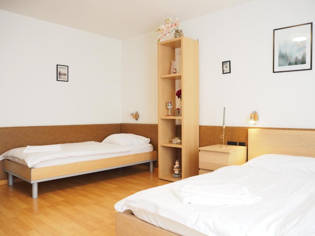 Een bed of bedden in een kamer bij Hotel Stadthof Glarus