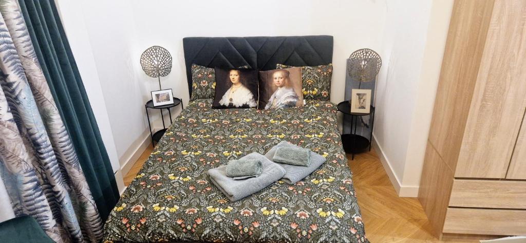 Кровать или кровати в номере LUXURY DESIGN APART NOWOLIPKI