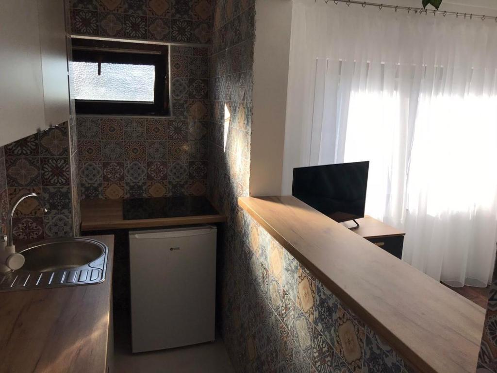 Kuchyň nebo kuchyňský kout v ubytování Apartmani Zaara