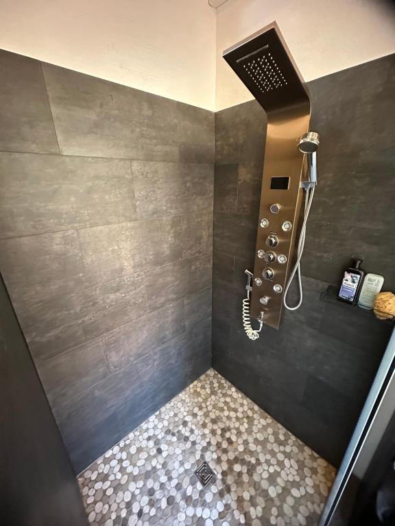 Ein Badezimmer in der Unterkunft Alte Brennerei Schloss Zehista OG Akelei