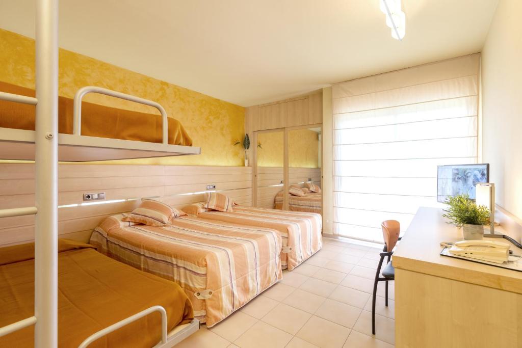 Postel nebo postele na pokoji v ubytování Hotel Sausa